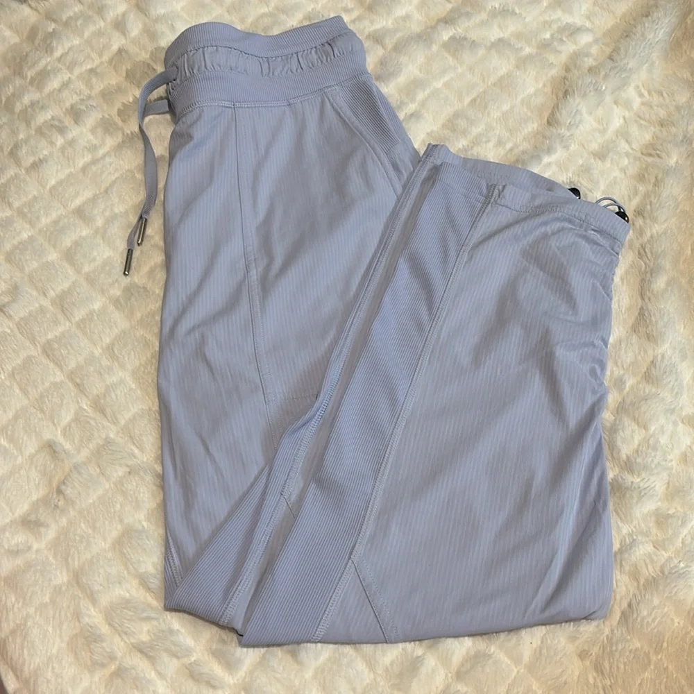 Lululemon Dance Studio Mid-Rise Crop 25" - Picture 4 of 5